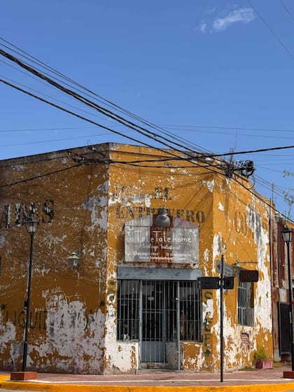 Tole Tole tiene un taller industrial donde se hace el diseño y fabricación directa de muebles para interior y exterior.