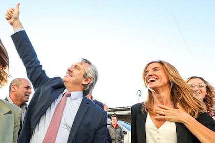 Victoria Tolosa Paz junto al presidente Alberto Fernández quien impulsó su candidatura