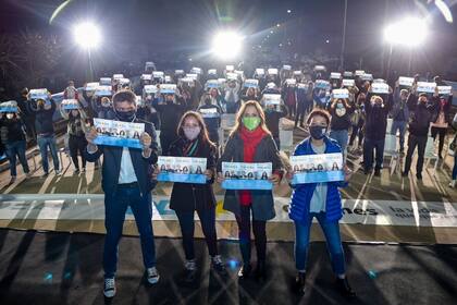 Tolosa Paz estuvo ayer en Quilmes, con Máximo Kirchner, Mayra Mendoza y la candidata a concejal Cecilia Soler, en el cierre de campaña del oficialismo quilmeño