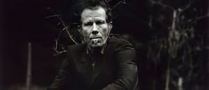 Vive como un ermitaño y su vida es hermética, el misterioso regreso de Tom Waits
