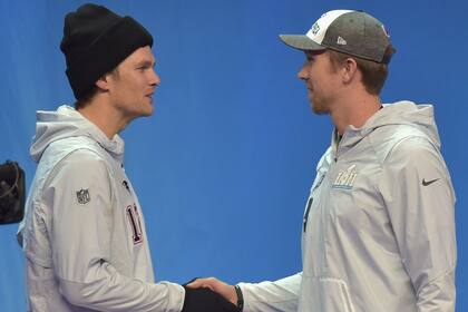 Tom Brady (40 años) y Nick Foles (29), quarterbacks de los Patriots y Seahawks