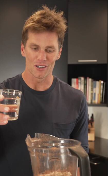 Tom Brady comenzaba su día con un licuado de proteínas cuidadosamente elaborado, que incluye una combinación de ingredientes seleccionados para maximizar su rendimiento físico