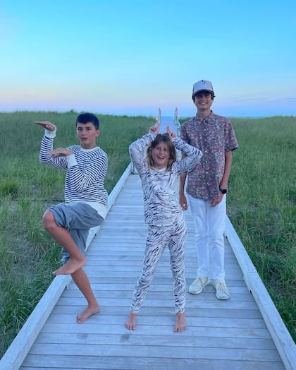 Tom Brady y Gisele Bundchen han formado una familia desde 2009, cuando se unieron en matrimonio, y comparten con sus tres hijos: Jack, Benjamin y Vivian, el mayor de ellos, es de la relación anterior del jugador