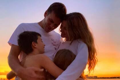 Tom Brady y Gisele Bündchen juntos a sus hijos Benjamin y Vivian