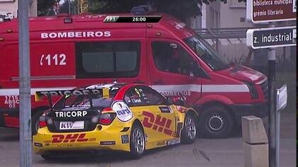 Tom Coronel chocó contra un camión de bomberos