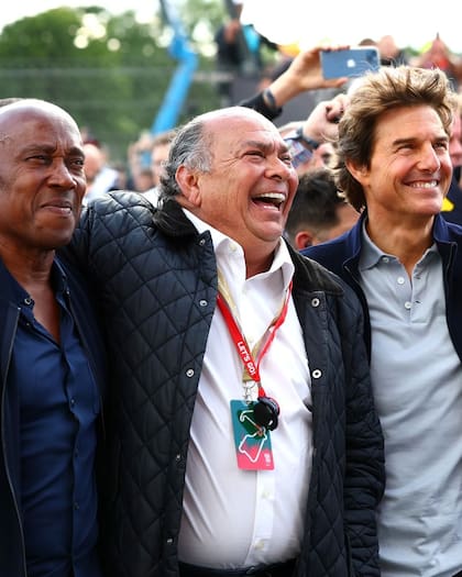 Tom Cruise estuvo en el GP de Gran Bretaña con los padres de Hamilton y Pérez