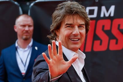 Tom Cruise se mostró muy simpático con los fotógrafos en la premiere de la séptima entrega de Misión Imposible