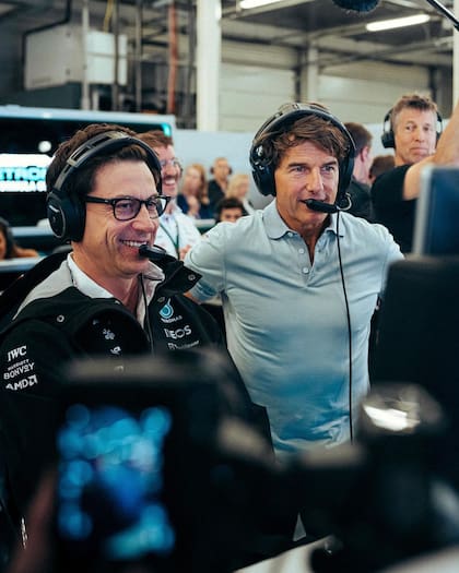 Tom Cruise vivió de primera mano las emociones que dejó el GP de Silverstone en Gran Bretaña; fue invitado de la escudería Mercedes en el paddock