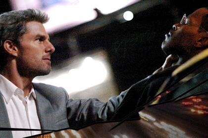 Tom Cruise y un gesto temible para amenazar a Jamie Foxx en una escena de Colateral 