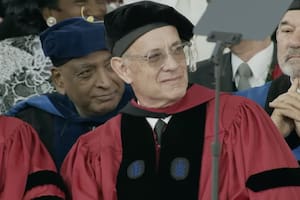 Tom Hanks dio un contundente discurso en Harvard y emocionó a los graduados