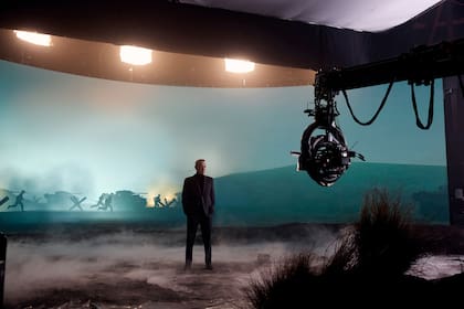 Tom Hanks no solo se involucró en el proyecto como narrador y conductor, sino también como productor