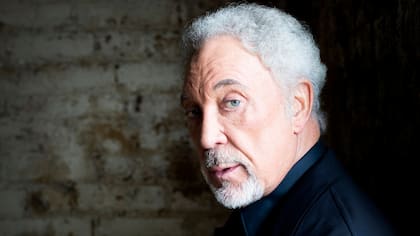 Tom Jones también contó su experiencia con el acoso sexual