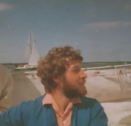 Tom Michell en los años 70, con 20 años, recién llegado a la Argentina