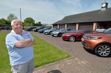 De camionero a multimillonario: la predicción astrológica que cambió su vida y lo llevó a coleccionar autos