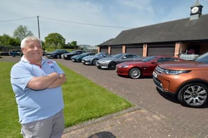 De camionero a multimillonario: la predicción astrológica que cambió su vida y lo llevó a coleccionar autos