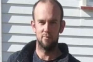 Tom Phillip huyó con sus tres hijos hacia una zona boscosa en 2021