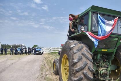 En distintos puntos del país hay productores en vigilia, a la espera de lo que pase en el campo de Entre Ríos de los Etchevehere