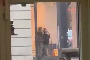 Toma de rehenes en un local de Apple en Ámsterdam