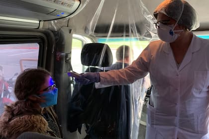 Toma de temperatura a los empleados que concurren a Unilever en los servicios de charter de la empresa