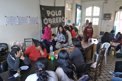 Toman desde hace un mes una sede de Desarrollo Social en Mar del Plata en reclamo de más planes