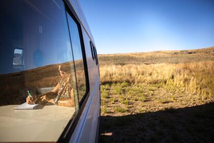 Tomando notas con vista panorámica.