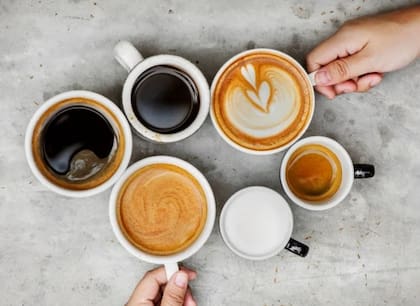Tomar demasiada cafeína puede provocar taquicardia, nerviosismo, ansiedad, náuseas o problemas para conciliar el sueño