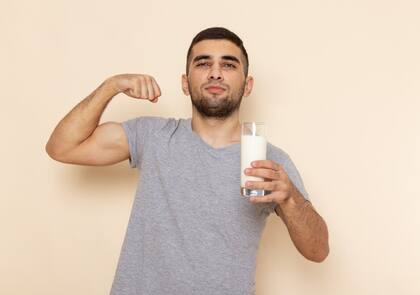 Tomar leche para ganar masa muscular.Foto: Freepik