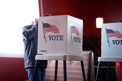 Tomarse una foto con una boleta puede ser muy grave (Archivo)