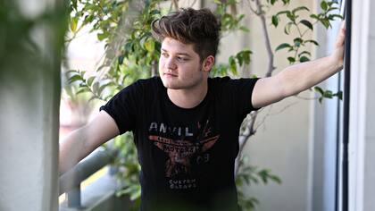 «Soy recontra, recontra, recontra celoso. Con mi vieja y con mi hermana»