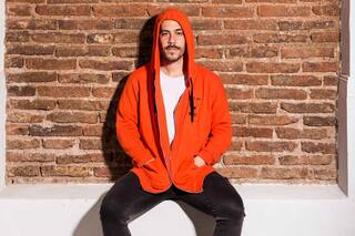 Descubrió la poesía mientras trabajaba en Tribunales y en su nuevo libro se inspiró en su pasado de futbolista en Atlanta