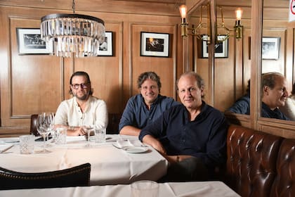 Tomás, Alejo y Martín Waisman, los hermanos de Banfield fundadores de Sottovoce