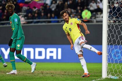 Tomás Ángel se lamenta por una ocasión perdida ante Senegal; el delantero llegó al Mundial Sub 20 por la no cesión de Aston Villa a Jhon Durán.