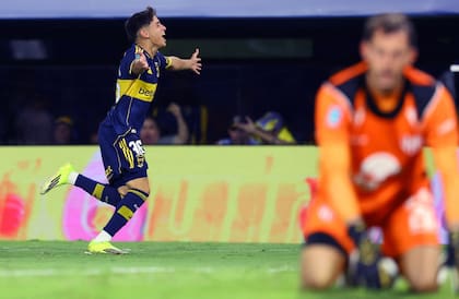 Tomás Aranda, de 18 años, festeja su primer gol en Primera: este sábado, el chico de Ciudadela recibió su primera citación a la selección argentina Sub 20.