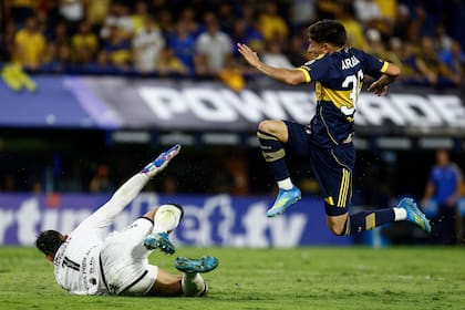 Tomás Aranda no tuvo el nivel de prestaciones recientes, pero llegó a inquietar al arquero Contreras; Boca sigue creciendo y acumula 12 encuentros sin derrotas.