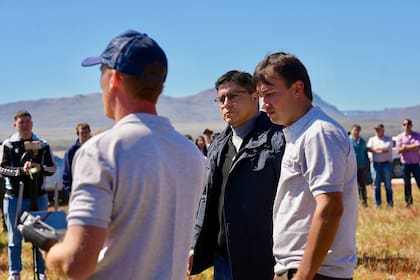 Tomás Ciurlanti y Nicolas Zuber junto al gobernador Claudio Vidal durante la presentación que realizaron de esta iniciativa que combina inversión pública y privada en Estancia Alice, Santa Cruz