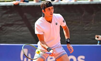 Tomás Etcheverry avanzó a los 8vos de final del ATP 500 de Hamburgo al vencer a Francisco Comesaña