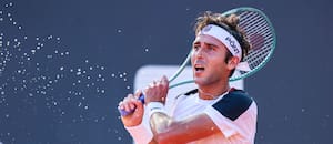 Tomás Etcheverry se complicó con la lluvia, pero se enfocó y está en los cuartos de final en Río