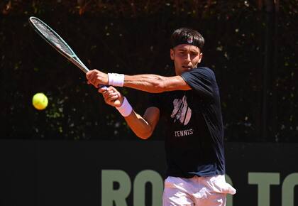 Tomás Etcheverry ensaya en el equipo nacional, luego de su buena producción en el reciente Abierto de Australia.