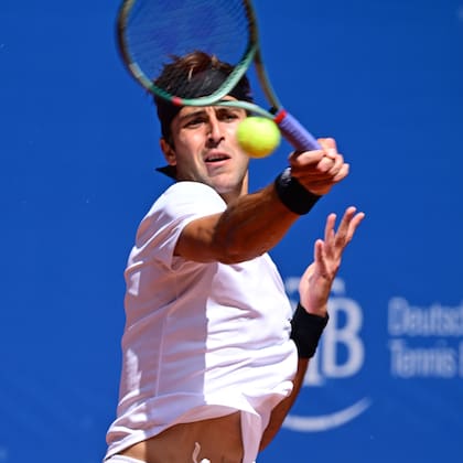 Tomás Etcheverry venció a Camilo Ugo Carabelli en los 8vos de final de Hamburgo