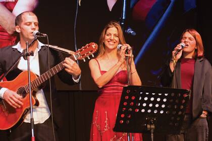 Tomas Fillol y Agustina García Mansilla dieron un show increíble con un repertorio de canciones clásicas