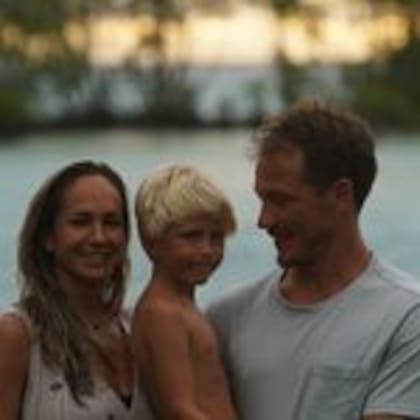 Tomás Kloosterboer junto a su esposa Justina Ladogana y su hijo Koa