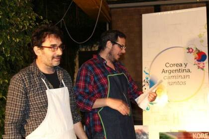 Tomás Linch y Roly Villani Foto: Centro Cultural Coreano.