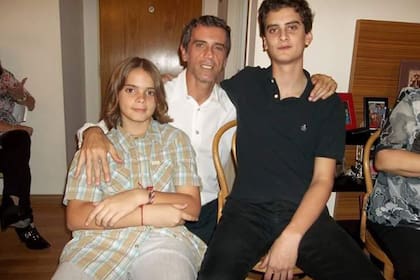 Tomás, Mariano y Facundo, unidos en un abrazo que se mantiene vivo en el recuerdo