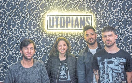 Tomás Molina Lera, Barbi Recanati, Mario Romero y Gustavo Fiocchi, listos para despegar con Utopians