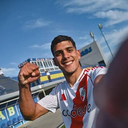 Tomás Nasif celebra tras una victoria con la Reserva de River en el predio de Ezeiza de Boca