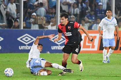 Tomás Pérez, en acción con Newell's, el club donde se formó