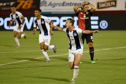 Tomás Pochettino festeja un gol con Talleres