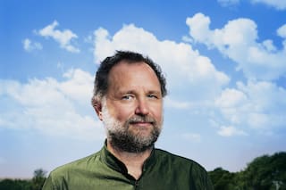 De obras con arañas hasta un monumento de sal en Salta: el artista que crea sin límites