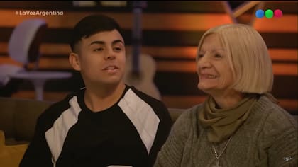Tomás y su madre, Cristina, acompañaron a Fernando Suárez a participar en La Voz Argentina