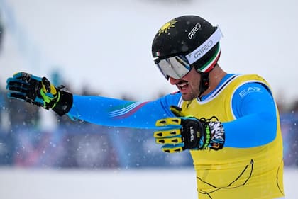 Tomasoni exhibió un sol en su casco, en referencia a su novia fallecida